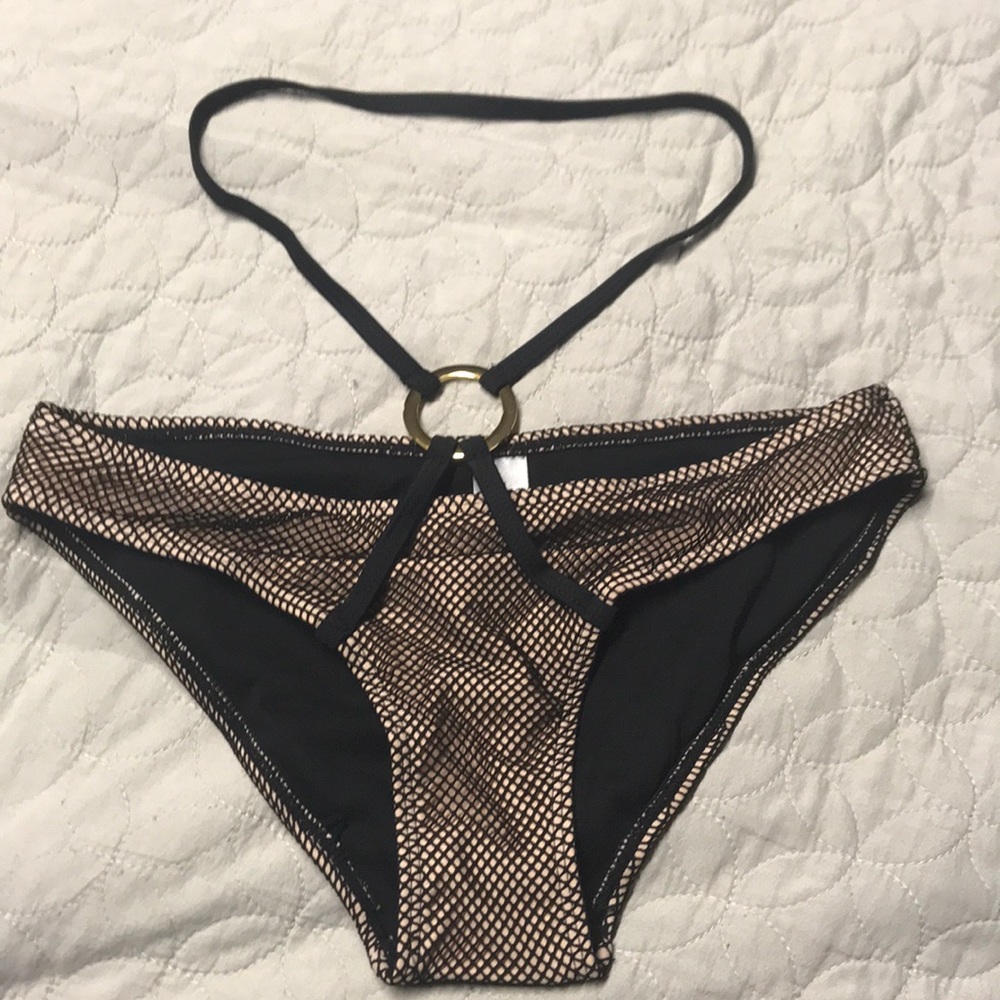 Bikini - Picture 5 of 6